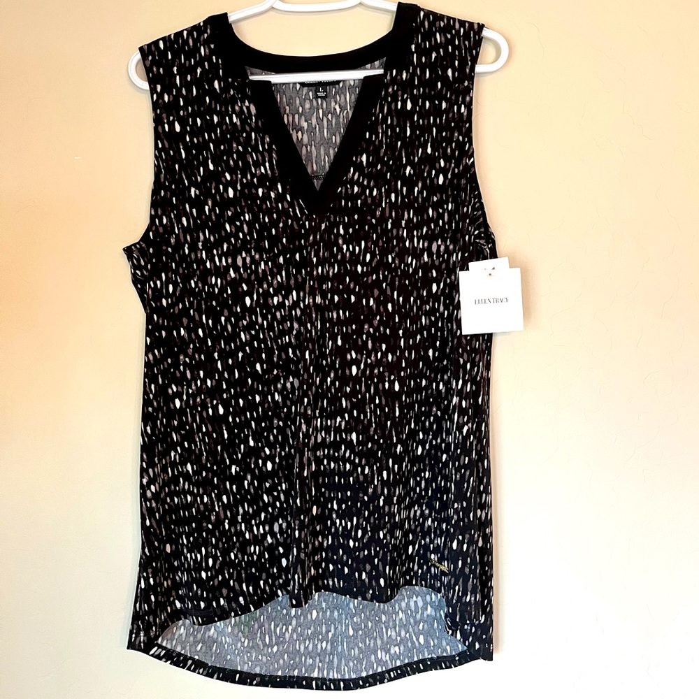 Sleeveless black patterned long top.